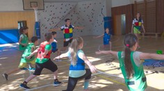 Pozreli sme sa na novinky v telesnej výchove. Takto cvičí s deťmi v Žiline profesionálny tréner