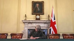 Mayová podpísala list, ktorým Británia oficiálne požiada o odchod z EÚ