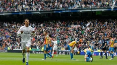 Real i Barca víťazne, Atlético zakoplo. O titule sa rozhodne v poslednom kole