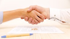 Sobášili sa, aby dostali povolenie k pobytu na Slovensku. Polícia obvinila 15 osôb