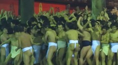 Nahý festival v Japonsku: Veriaci by pre amulety šťastia zabíjali!