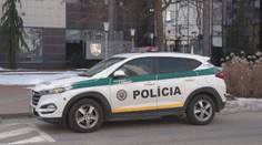 Dráma na úrade v Trenčíne. Vtrhol tam vyzbrojený muž a zaútočil na policajtov