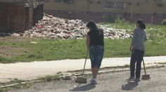 Veľké upratovanie na Luníku IX: Po hodine práce ale čata zo sídliska zmizla