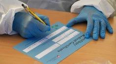 Certifikát treba po víkende nosiť so sebou aj v zelených okresoch