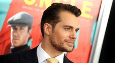 Šancu má naozaj každá. Hollywoodskeho fešáka zbalila len 19-ročná študentka