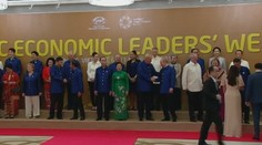 Putin a Trump si na summite vo Vietname podali ruky