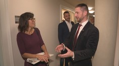 Vlastné kancelárie si neplatia, všetky peniaze použili na kampaň. Republika ide do volieb s číslom 25