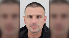 Vytiahol zbraň a postrelil dievča (13). Česká polícia pátra po ozbrojenom mužovi