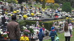 Cintoríny sú počas dušičiek rajónom zlodejov. Polícia radí, ako sa nenechať okradnúť