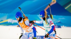 V miešanej štafete biatlonistov vyhrali zlato Nóri. Slovákov stiahli z trate