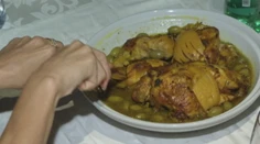 Toto je národné jedlo Maroka. Podobá sa na pokrm, ktorý obľubujú Slováci