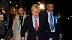 Johnson v britských voľbách jasne zvíťazil