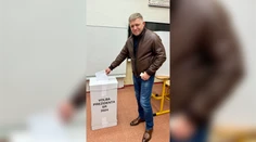 Svoj hlas odovzdal aj premiér. Robert Fico volil v Bratislave