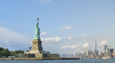 Shutdown v USA pretrváva, Sochu slobody chce financovať New York