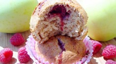 Špaldovo-jablkové muffiny s malinami