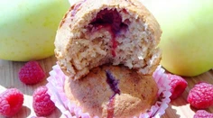 Špaldovo-jablkové muffiny s malinami