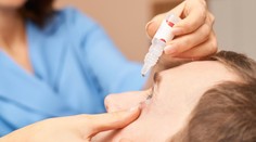 Špeciálne kvapky do očí vyrobené z krvi pacienta. Pacienti hovoria, že vďaka nim vidia