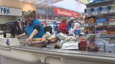 Prišli s úplne opačným nápadom. Niektoré supermarkety za hranicami zaviedli pomalé pokladne