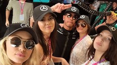 Hamilton vymenil Scherzinger za o 17 rokov mladšiu! Dobre ju poznáte