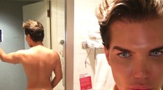 Ľudský Ken poriadne pribral, aby mu zväčšili zadok. Tu je výsledok