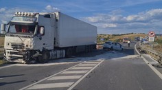 Pri Lučenci narazilo auto do plne naloženého kamióna, vodič na mieste zomrel