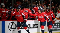 Martin Fehérváry zaznamenal prvý gól v NHL, asistoval mu naň aj Ovečkin