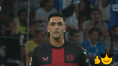 Frajer na záver: Brankár Marseille ostal prekvapený. Amiri skóroval priamo z rohu