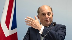 Britský minister obrany Ben Wallace podal demisiu. Sunak už oznámil meno nástupcu