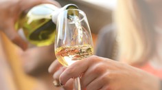 Mali ste v poslednej dobe viackrát pohár vína na uvoľnenie? Možno spôsobil aj niečo viac