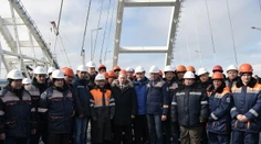 Putin slávnostne otvoril most z Ruska na Krym, odšoféroval si to na druhú stranu