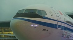 USA sprísnili kontroly lietadiel Boeing 777 s motorom, aký začal horieť