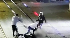 Brutálna bitka na Obchodnej ulici! Kopance a údery do hlavy