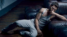 Autorka 50 Shades prehovorila o ďalšej knihe. Plus nové sexy foto Jamieho Dornana