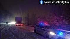 Medzi Martinom a Ružomberkom sa vodiči zdržia vyše štyroch hodín. Zapadlo tam až 15 kamiónov