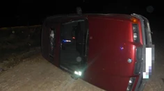 Mladík (19) bez vodičáku a s 1,73 promile skončil s autom v poli