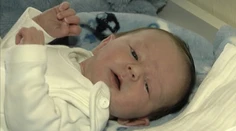 Šesťnásobná mama zomrela po pôrode. O dieťa sa postará len 20-ročná dcéra