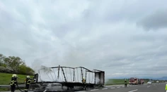 Na D1 začal horieť kamión, diaľnicu v smere na Liptov uzavreli
