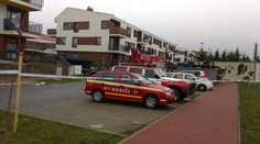 Požiar garáží v bytovke v Rusovciach sa podarilo uhasiť