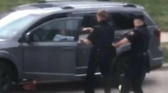 Polícia z USA sedemkrát strelila neozbrojeného Afroameričana do chrbta. Všetko to videli jeho deti