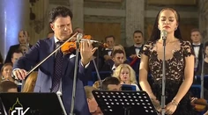 Matke Tereze spievala v chráme Rita Ora. Takýto výkon by ste nečakali