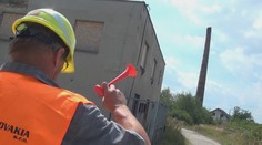 Výnimočný úkaz v Košeci. Takmer 500-ročný komín zletel za pár sekúnd