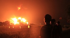 VIDEO: Najväčšiu rafinériu v Indonézii zrovnala so zemou séria masívnych výbuchov