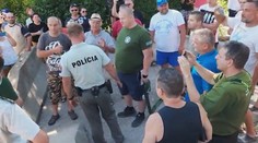 Konflikty s políciou, plač detí a bezmocnosť. Účastníci protestu v Hornom Srní hovoria o šikane