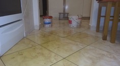 Splašky im vyrážajú do bytov. O starú kanalizáciu v Považskej Bystrici sa nikto nestará