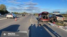 Vodič, ktorý chcel na diaľnici pomôcť odstavenému vozidlu, neprežil náraz druhého auta