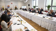 Vláda na rokovaní v Handlovej. Na projekty v mestách a obciach Hornej Nitry schválila takmer dva milióny eur