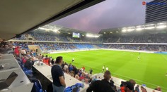 VIDEO: Slovan ženú za víťazstvom zaplnené tribúny Tehelného poľa. Pozrite si zábery krátko pred výkopom