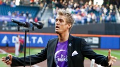 Zverejnili príčinu smrti speváka Aarona Cartera