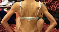 Šokujúci čin zúfalej matky, do mora hodila kufor s mŕtvolou vlastnej dcéry