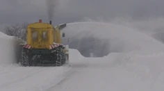 Sever Oravy sa borí s návalom snehu. Cestári sú už niekoľko dní v 24-hodinovom nasadení